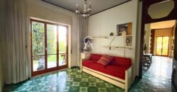 Sala Abbagnano – Appartamento con ingresso indipendente e ampi spazi esterni