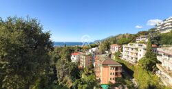 Viale delle Tamerici – Ampio appartamento con vista mare, box auto, cantina e giardino condominiale