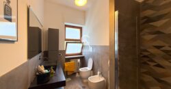 Viale delle Tamerici – Ampio appartamento con vista mare, box auto, cantina e giardino condominiale