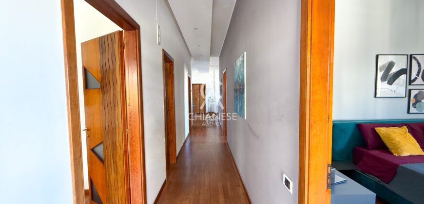 Viale delle Tamerici – Ampio appartamento con vista mare, box auto, cantina e giardino condominiale