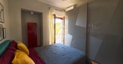 Viale delle Tamerici – Ampio appartamento con vista mare, box auto, cantina e giardino condominiale