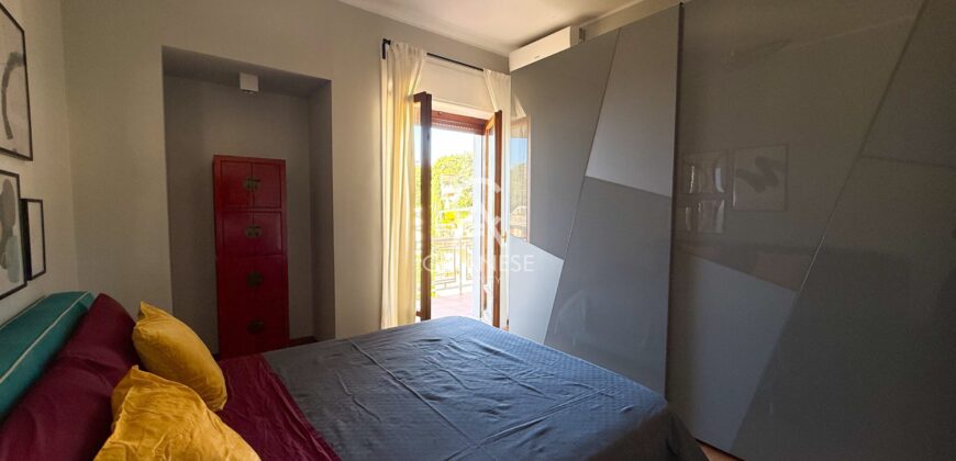 Viale delle Tamerici – Ampio appartamento con vista mare, box auto, cantina e giardino condominiale