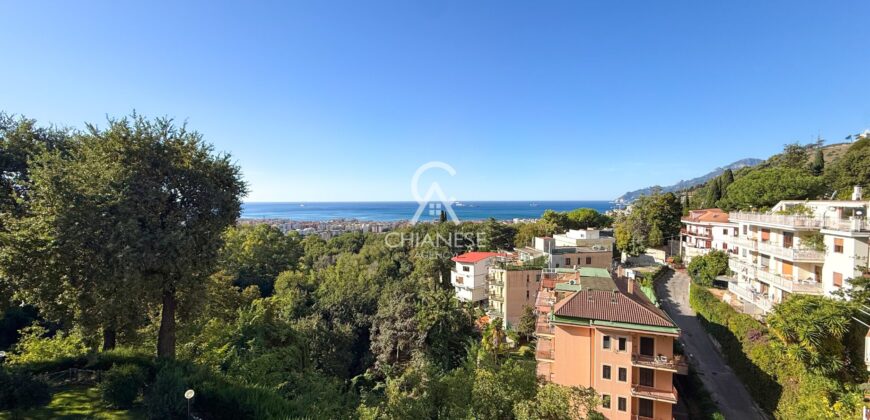 Viale delle Tamerici – Ampio appartamento con vista mare, box auto, cantina e giardino condominiale