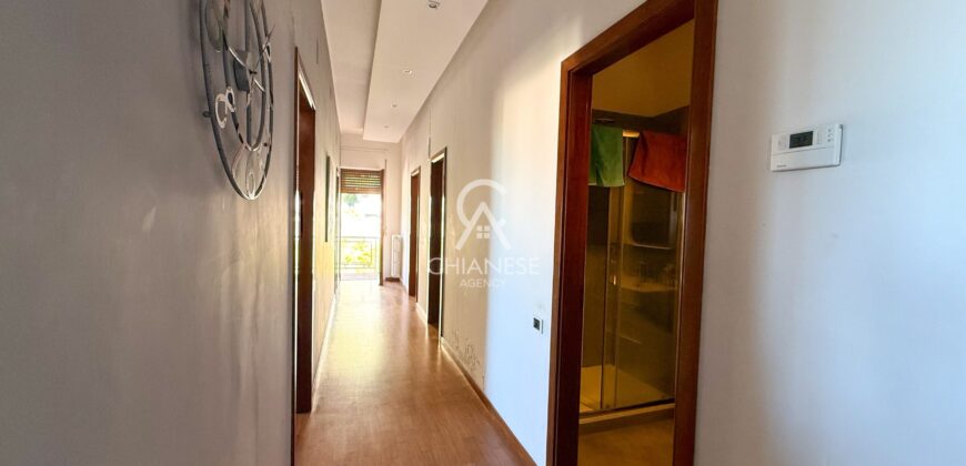 Viale delle Tamerici – Ampio appartamento con vista mare, box auto, cantina e giardino condominiale