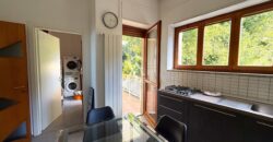 Viale delle Tamerici – Ampio appartamento con vista mare, box auto, cantina e giardino condominiale